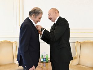 Prezident Fərhad Xəlilova “İstiqlal” ordenini təqdim etdi