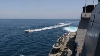 Oman körfəzində ABŞ və İran dəniz qüvvələri arasında qarşıdurmanın görüntüləri yayılıb - VİDEO