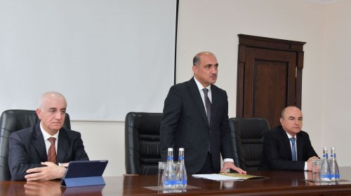 Yeni rektor kollektivə təqdim olunub