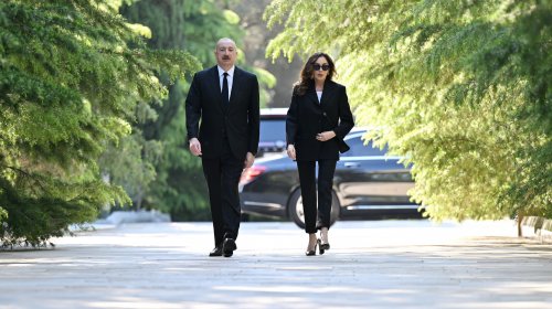 Prezidentlə xanımı Heydər Əliyevin məzarını ziyarət etdilər