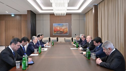 İlham Əliyev Özbəkistan Prezidenti Şavkat Mirziyoyevlə görüşüb