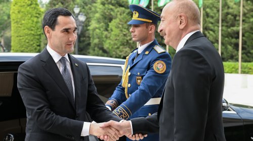 Berdiməhəmmədovun Bakıda rəsmi qarşılanma mərasimi olub