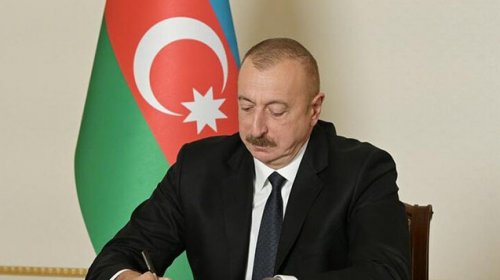 Bir qrup diplomata diplomatik rütbələr verilib