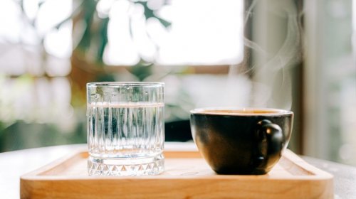 Çay əvəzinə su için