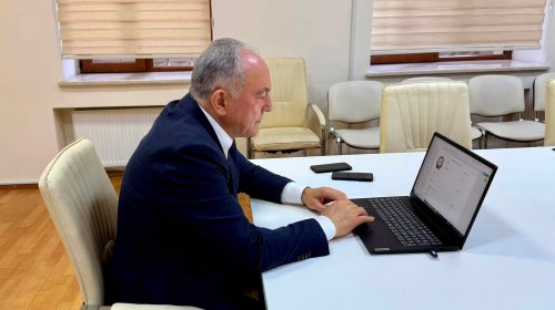 AzTU-da elektron diplomların verilməsinə başlanıldı: Rektor ilk diplomları imzaladı