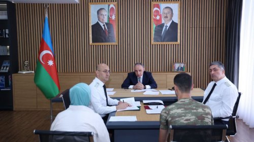 Baş prokuror vətəndaşları qəbul edib