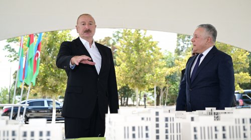 Prezident Naxçıvan şəhərində sosial evlər kompleksinin təməlini qoyub