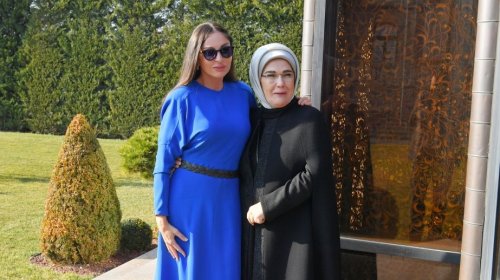 Əminə Ərdoğan Birinci vitse-prezident Mehriban Əliyevanı təbrik edib