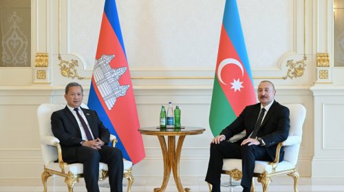 İlham Əliyevin Kambocanın Baş naziri ilə məhdud tərkibdə görüşü olub