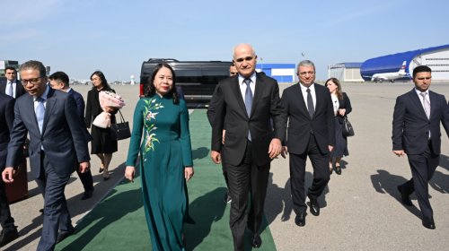 Vyetnamın Vitse-prezidenti Azərbaycana səfərə gəlib