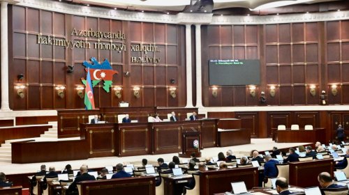 Parlament Dövlət Qulluğu ilə bağlı yeni qanun layihəsini təsdiqləyib
