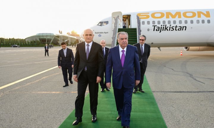 Tacikistan Prezidenti Azərbaycana səfərə gəlib