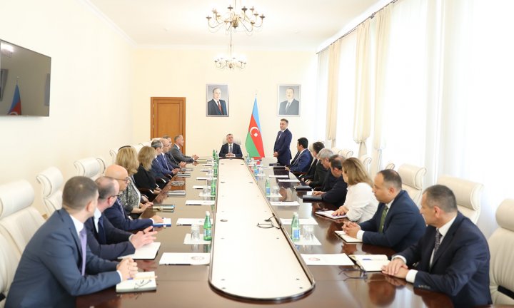 Anar Bayramovu kollektivə Teymur Musayev təqdim etdi