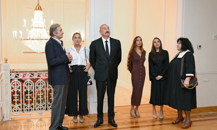 Prezident və ailə üzvləri sərgi ilə tanış oldu